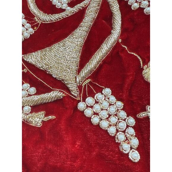 Vtg Sudha Emboridered Red & Green Velvet Tree Skirt French Horn Pearl Accent 44” - Picture 5 of 9